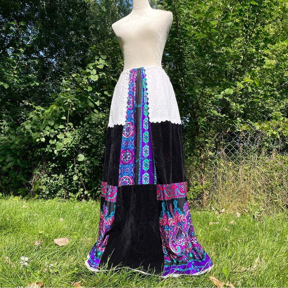 Vintage 60s 70s Psychedelic Patchwork Crochet Vel… - image 2